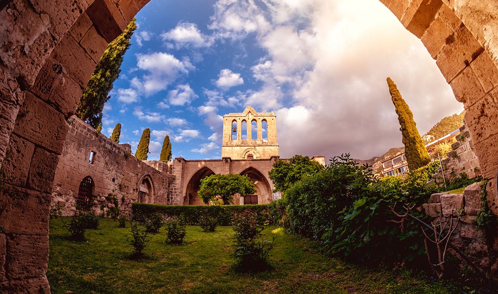 Kuzey Kıbrıs’ın Mimari Dünyası: Tarih ve Modernizmin Buluşma Noktası